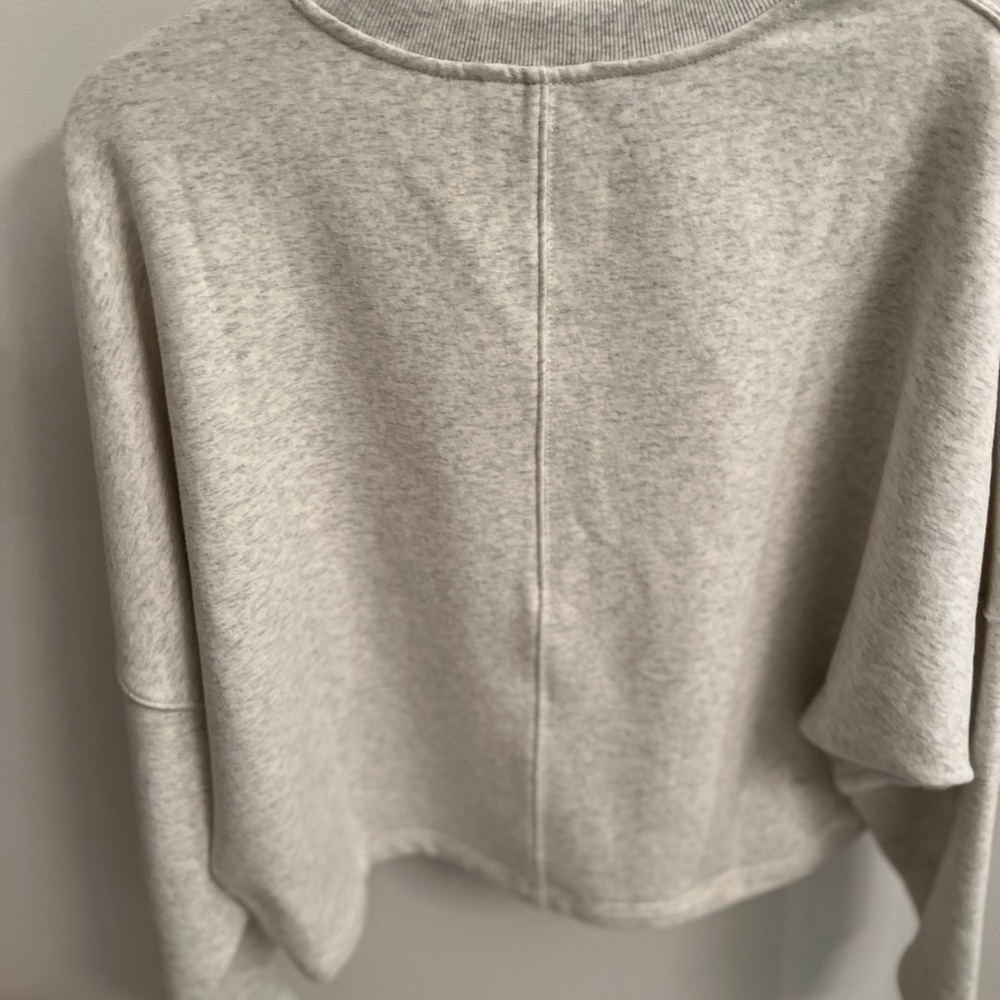NWT Athleta Easy Fleece Dolman Crop Sweatshirt - WOMEN Light Gray, medium